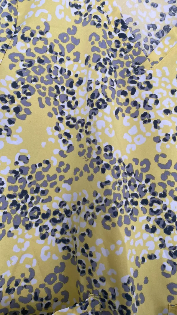 Koi Scrub top Yellow Size M - Image 4