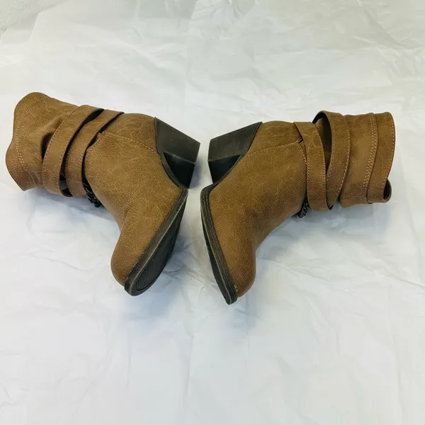 Niyama Sol Tan Ankle Boots with Chain Accent - Image 6