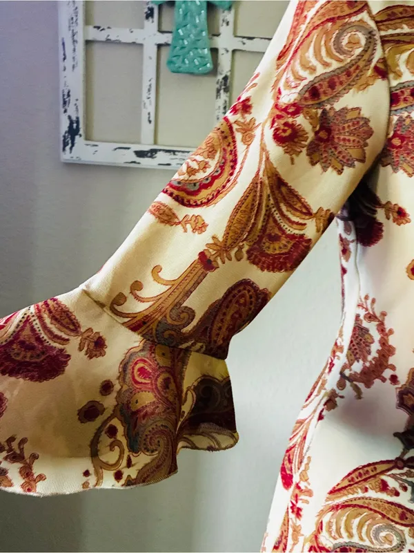 Vintage City Triangles Cream Dress with Red Paisley Accents - Image 4