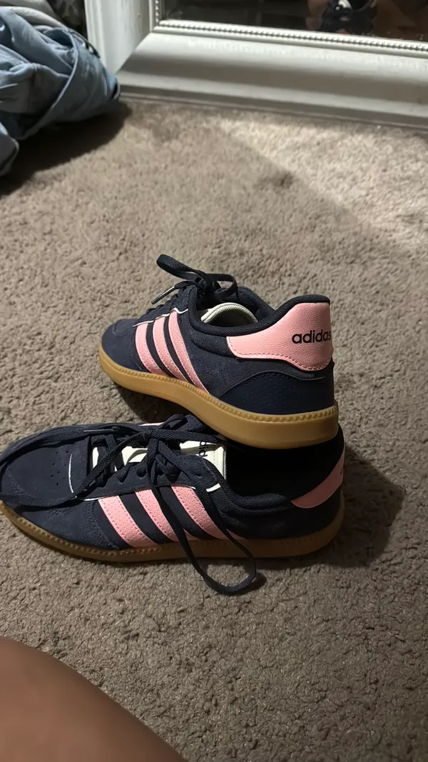 Shoes Adidas Women’s 7  - Image 2