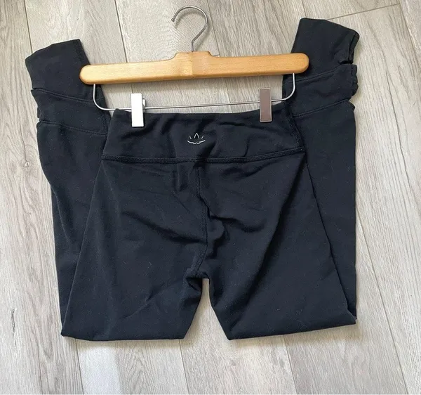 Beyond Yoga Leggings cut out crop womens Black (small) athleisure workout gym - Image 4