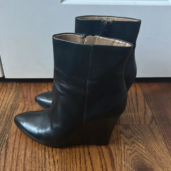 Ann Taylor Leather Wedge Booties Size 5 - Image 3
