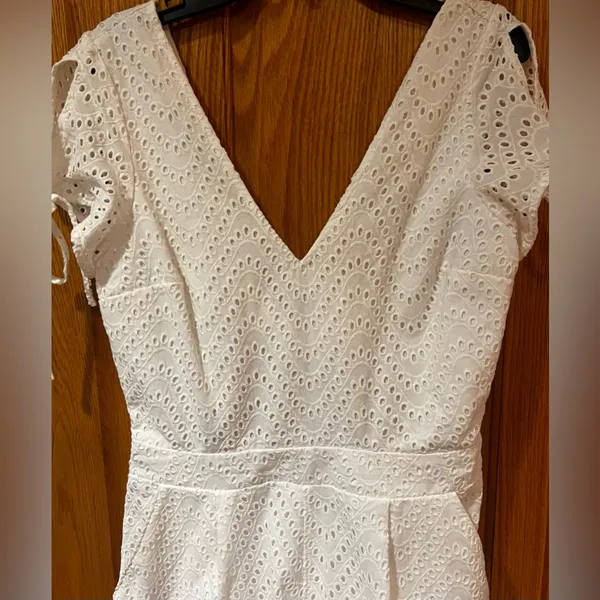 Express White Cotton Eyelet Open Tie Back Slit Sleeves Lined Romper Size‎ 4 - Image 8