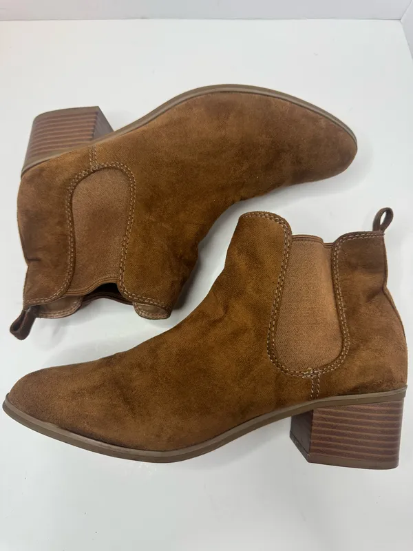 A New Day Brown Faux Suede Ankle Boots Womens Size 8.5 - Image 6