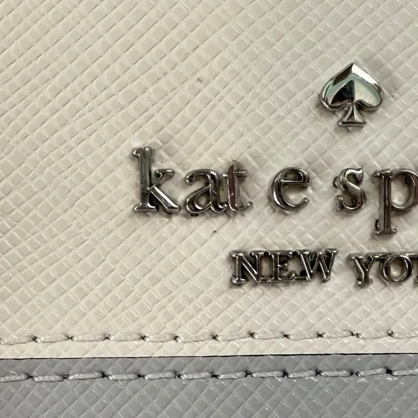 Kate Spade Colorblock Saffiano Leather Medium L-Zip Wristlet Grey White‎ DEFECT - Image 3