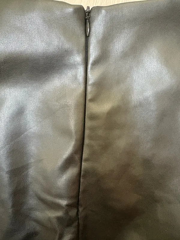 Boutique Charcoal Leather Skirt - Image 4