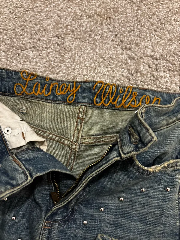 Lainey wilson wrangler jeans - Image 3