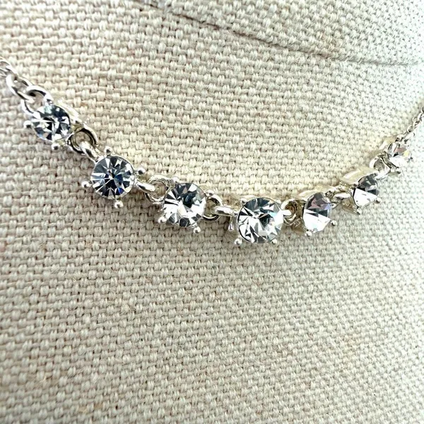 Avon Rhinestone Necklace Silver Tone Graduated Crystal Necklace - Image 2