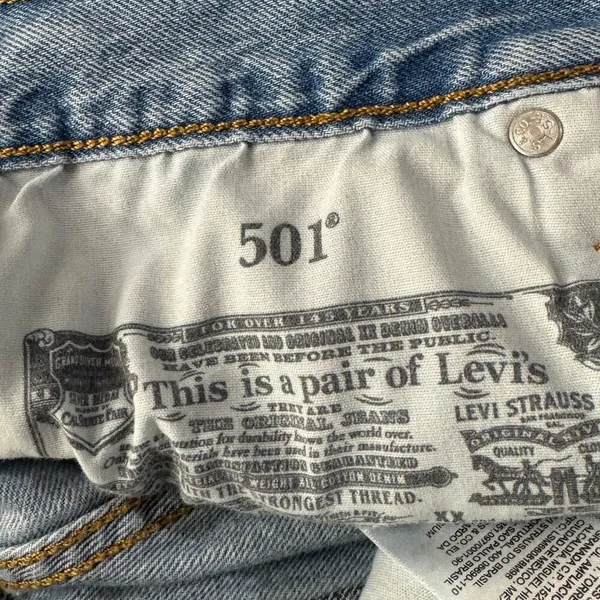 Levi’s 501 SZ W30 Jean Shorts Button-Fly Distressed Light Wash Frayed Hems Blue - Image 8