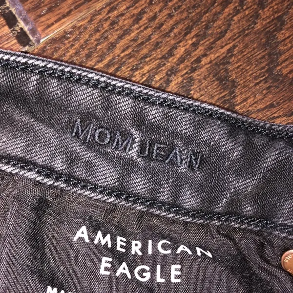AMERICAN EAGLE Mom Jean in black size 4 regular - Image 6