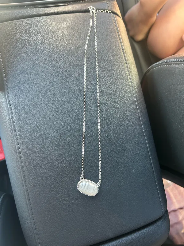 Kendra Scott Necklace Silver - Image 2