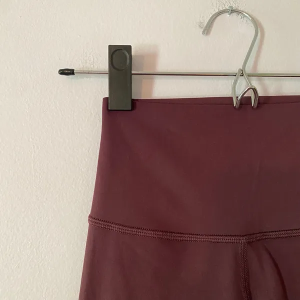 Lululemon Plum Purple Wunder Under High Rise Tights Cropped Ankle Women's size 4 - Image 3