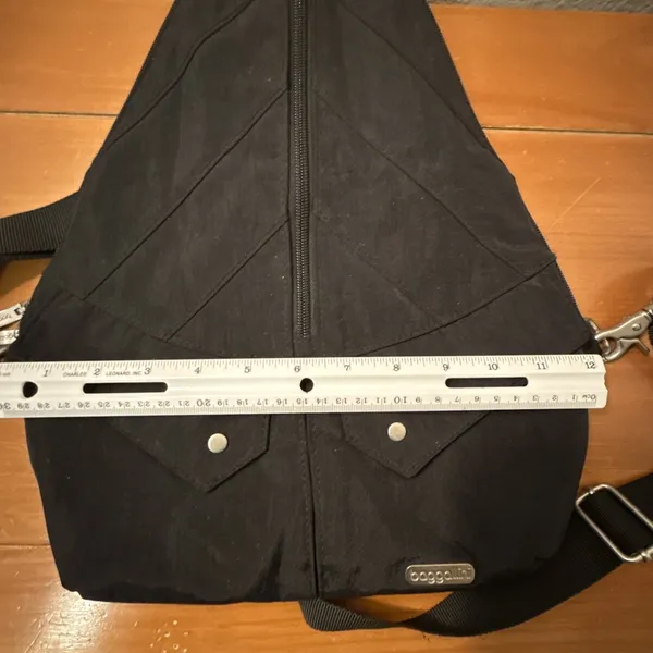 Baggallini Traverse Convertible Sling Bag Backpack Black Nylon Teardrop Shape - Image 8