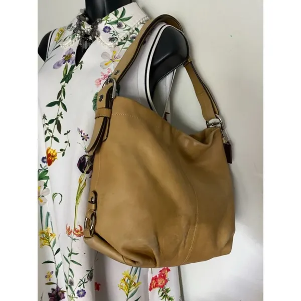 COACH Medium/ Large Leather Tan Shoulder Bag - Image 9