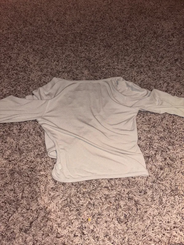Lululemon Crop Top Long Sleeve  - Image 2