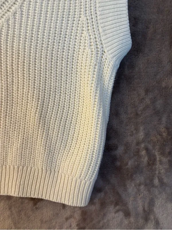 H&M Women’s Cream Ribbed V-Neck Sleeveless Knit Vest Sweater Size XS - Image 4