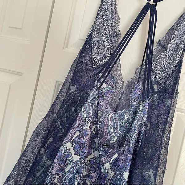 Victoria’s Secret Deep V Satin Lace Paisley Print Slip Dress Intimates Sz Medium - Image 4