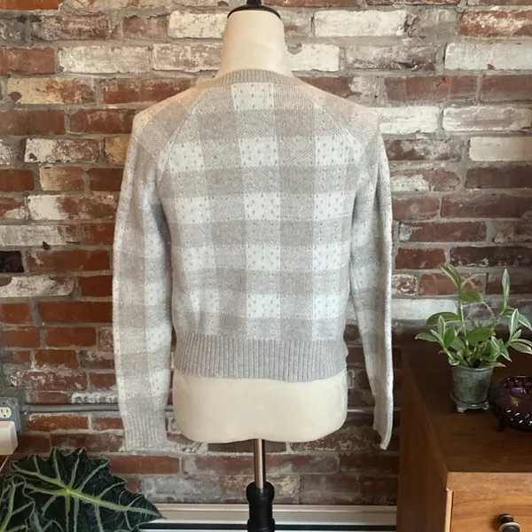 Banana Republic White and Beige Check Knit Sweater Size S - Image 4