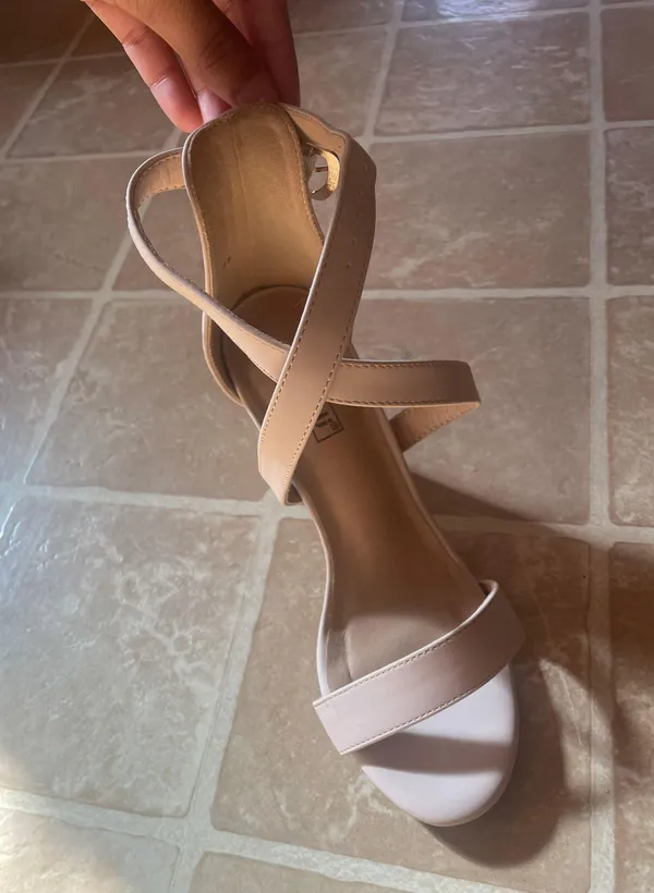 Beige Heels Tan Size 6 - Image 4