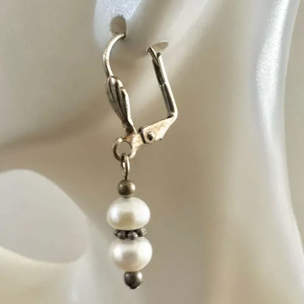 Silver tone pearl vintage drop earrings - Image 3