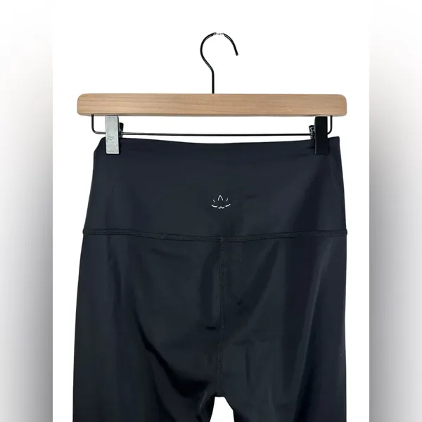 Beyond Yoga Black High Waisted Mesh Panel Leggings Size M activewear‎ leggings - Image 5