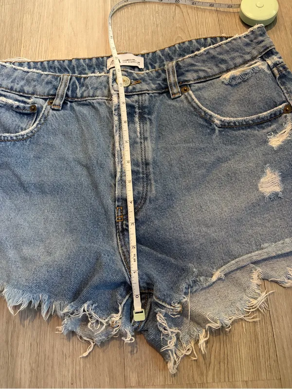 Zara High Rise Distressed Denim Cutoff Shorts Size 8 100% Cotton - Image 4