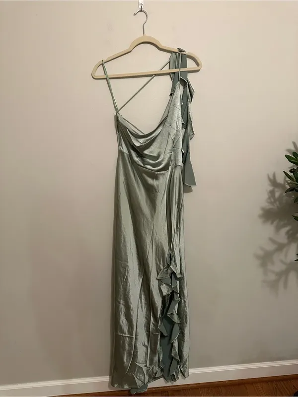 Selfie Leslie Jayda One Shoulder Ruffle Trim Maxi Dress Sage NWT Size XXL - Image 6