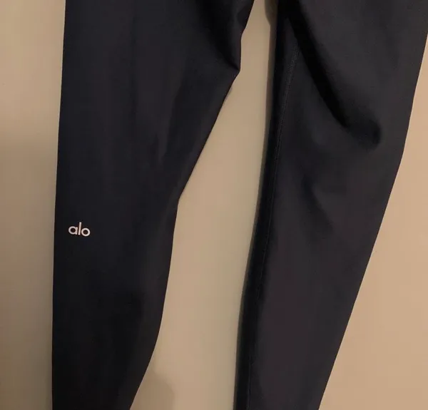 ALO Yoga Navy Set - Image 3