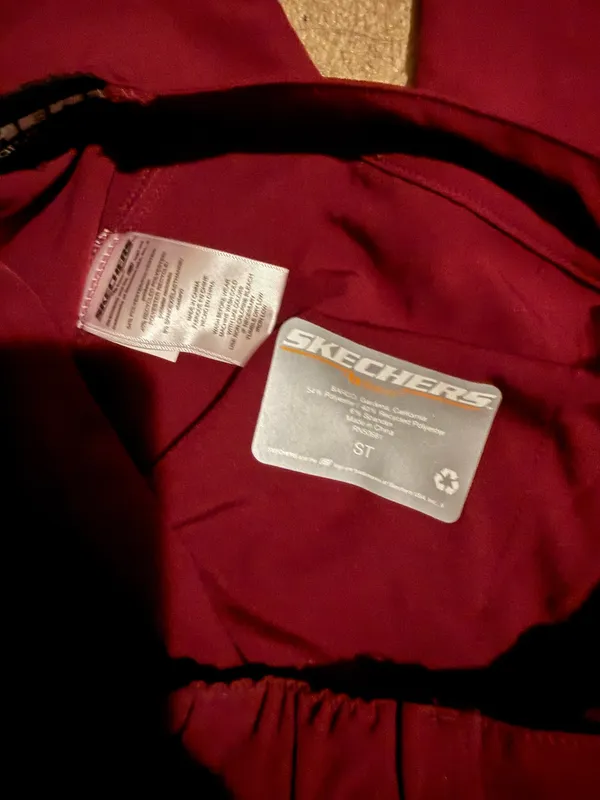 Sketcher scrub set Red Size top - Image 3