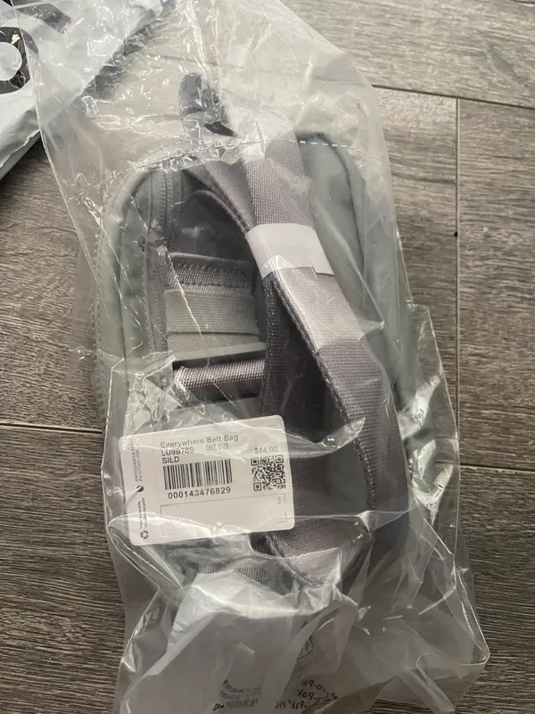 Lululemon Everywhere Belt Bag Silver Drop - Image 5