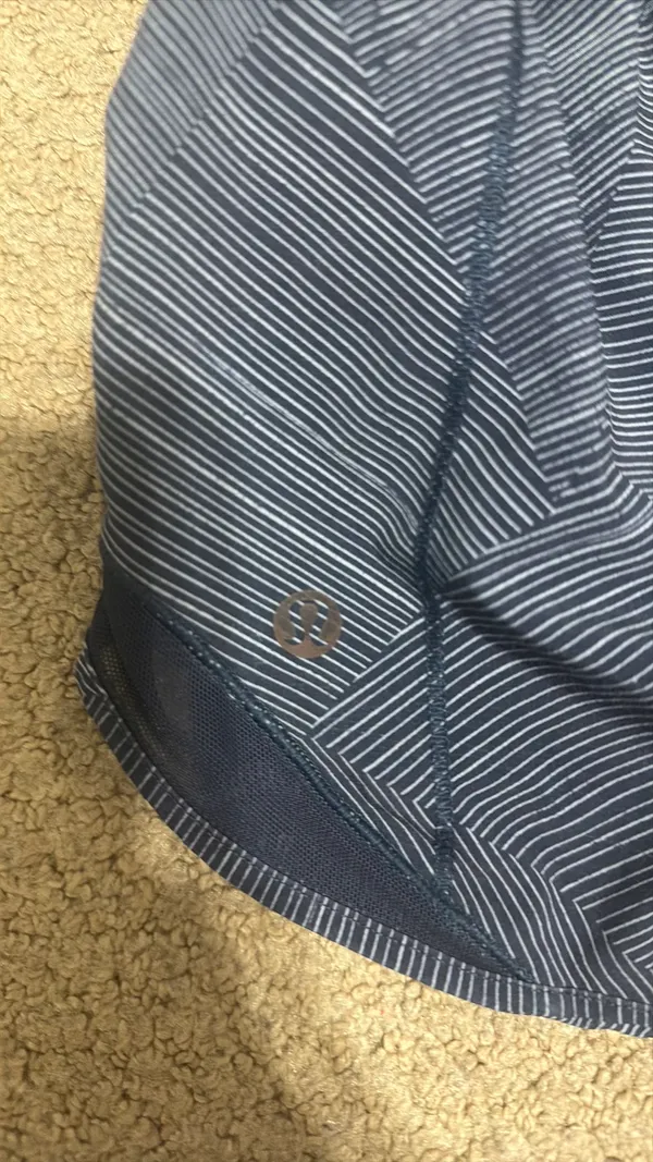 Lululemon Shorts 2.5" Hotty Hot - Image 4