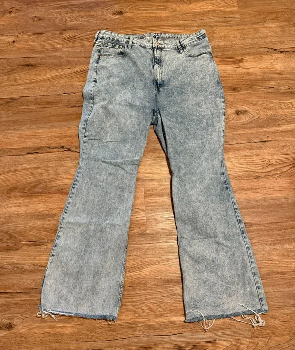 Light Wash Flare Jeans Size 18 - Image 2