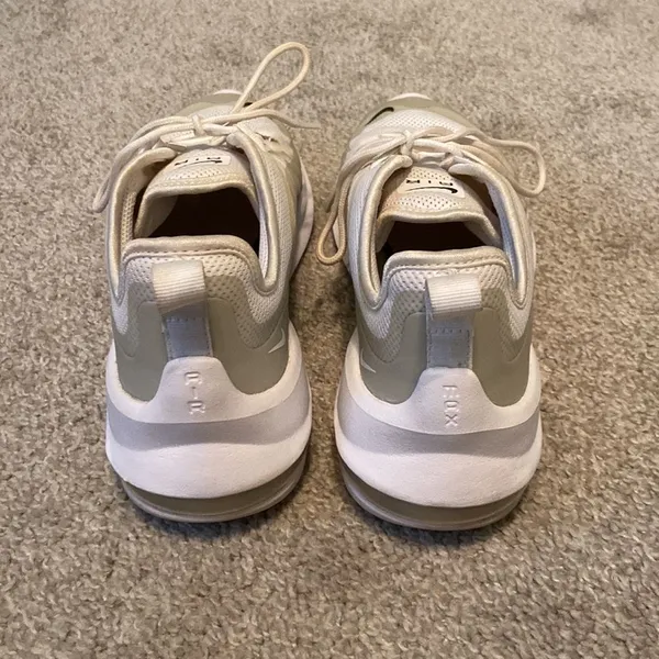 Nike Air Max‎ Axis Womens White Light Bone Running Shoes AA2168-105 Size 8 - Image 4