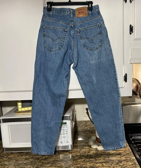 Levi's Vintage 560 Size 30 Loose Fit - Image 2