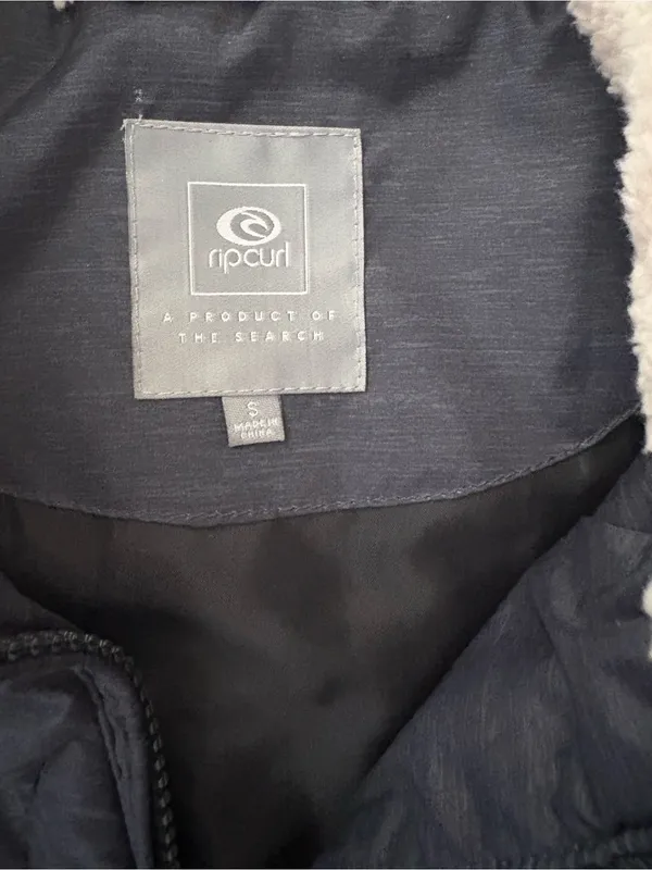 Rip Curl Quilted Navy Vest with Cream Sherpa Collar - Image 2