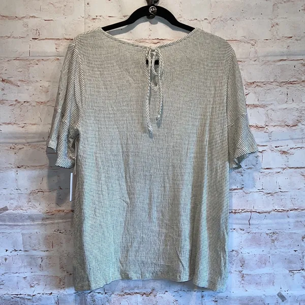 NWT Lauren Conrad flutter short sleeve stripe pullover blouse scoop neck keyhole - Image 6