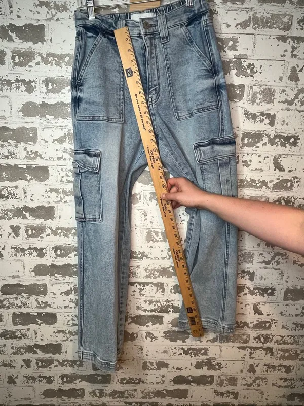 Vervet | women light wash cargo denim jeans 26 - Image 5