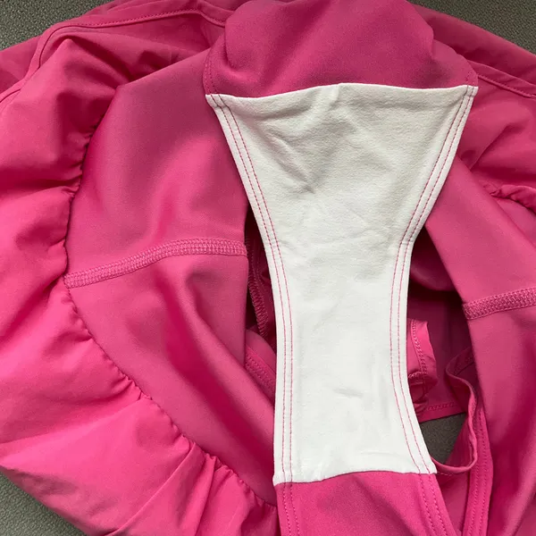 Alo Yoga Gold Medal Short Paradise Pink XS - Image 4