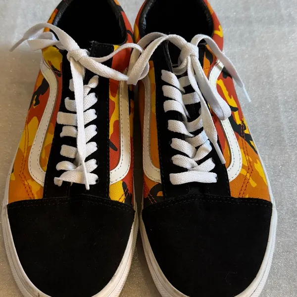 Vans OLD SKOOL POP CAMO ORANGE and Black Shoe Size Label Close-Up UNISEX - Image 2