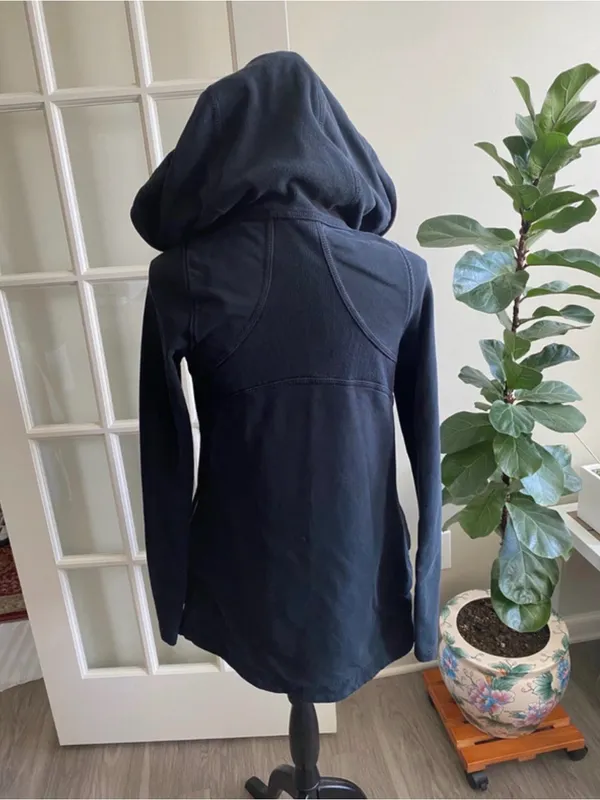 Black lululemon savanasa jacket size 6 - Image 3