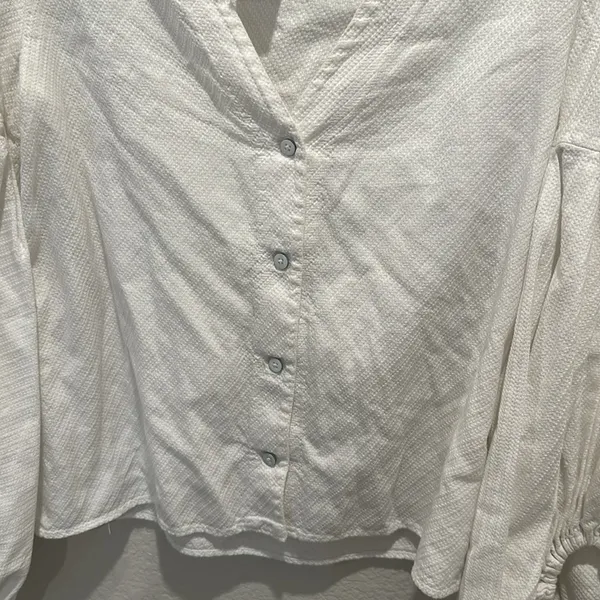Alexis White Textured Button-Down Blouse – Size‎ M - Image 6