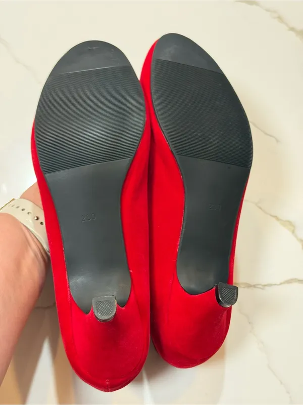 MAIERNISI JESSI Women's Classic Round Toe Pump Kitten Low Heel Velvet Red Shoes - Image 10