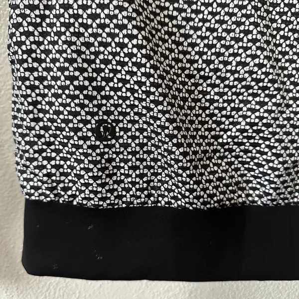 Lululemon Reversible Bomb Around Jacket in Monochromic Black‎ Women's Size 4 - Image 5