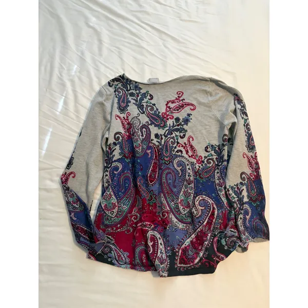 Chico's Sweater Paisley Boho Gray Blue Pink V-Neck‎ Lightweight Knit Size 1 M - Image 7