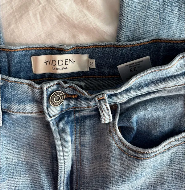 Hidden Jeans - Image 2