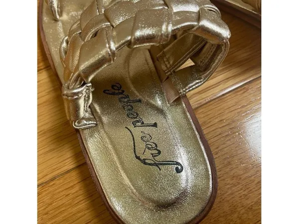 Free people Winding river slip-on flat quilted woven sandals in gold Sz 36.5 - Image 3
