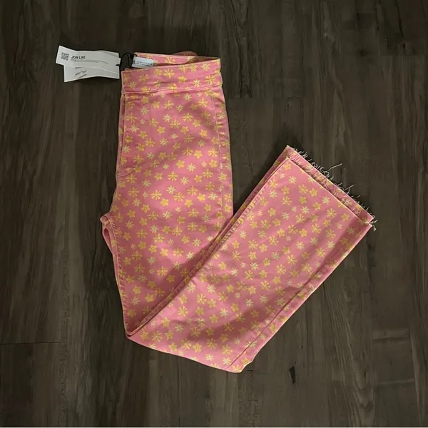 NWT- Floral print cropped open hem jeans - Image 5