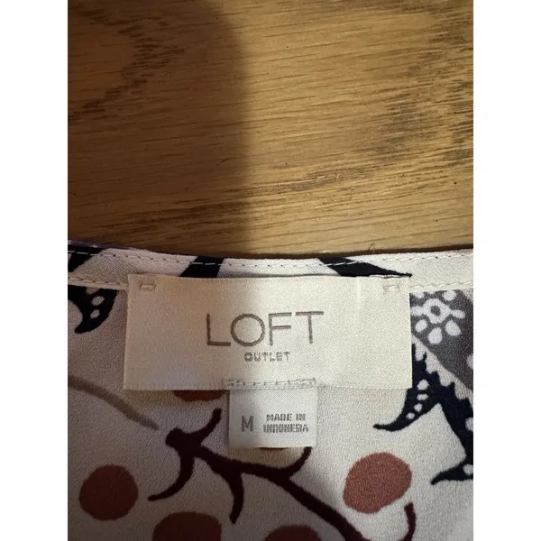 LOFT Outlet Women Size Medium Blouse Paisley Print Tie Bottom Polyester City‎ - Image 3