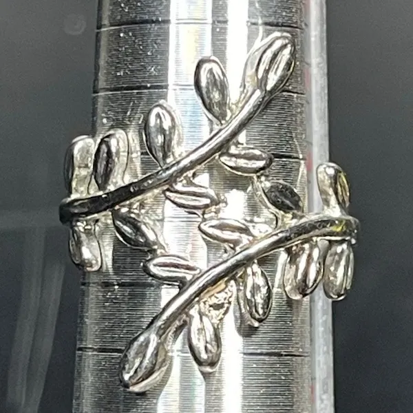 Olive Leaf Shiny Silver Tone Statement Ring Modern Minimalist Size 7 - Image 2
