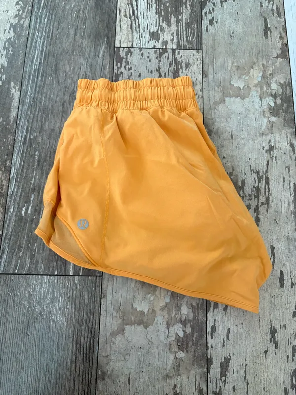 Lululemon Hotty Hot 2.5" Low-Rise Shorts orange - Image 3